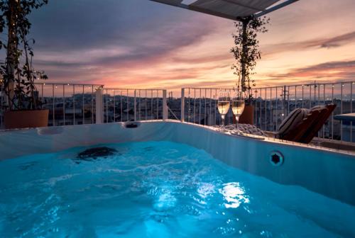 Mousio Apartment | Rooftops of Athens-Acropolis Studio Jacuzzi & View