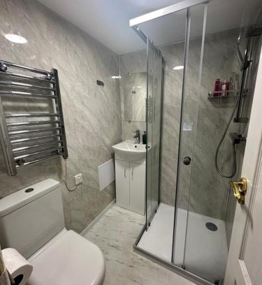 Weavers House | Room 2 - En-suite for 2 people
