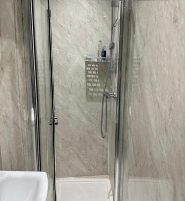 Weavers House | Room 3 - En-suite for 2 people