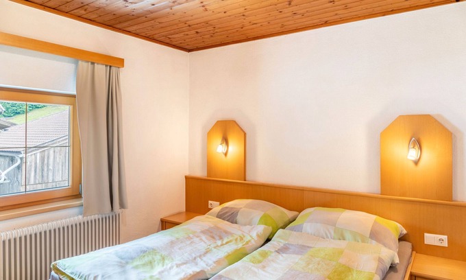Hopfgarten im Brixental Apartment | Room '9' with Mountain View, Shared Terrace and Wi-Fi
