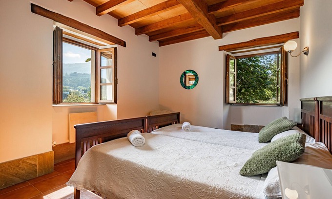 Mondonedo Apartment | Room A Figueira in Mondoñedo with Mountain Views, Shared Terrace, and Wi-Fi