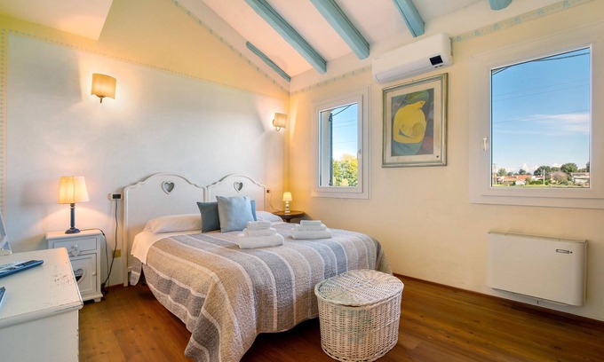 Mirano Apartment | Room 'Azzurra' with Shared Garden, Wi-Fi and Air Conditioning