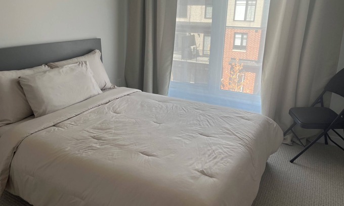Ottawa Division House | Room in Ottawa close to the airport
