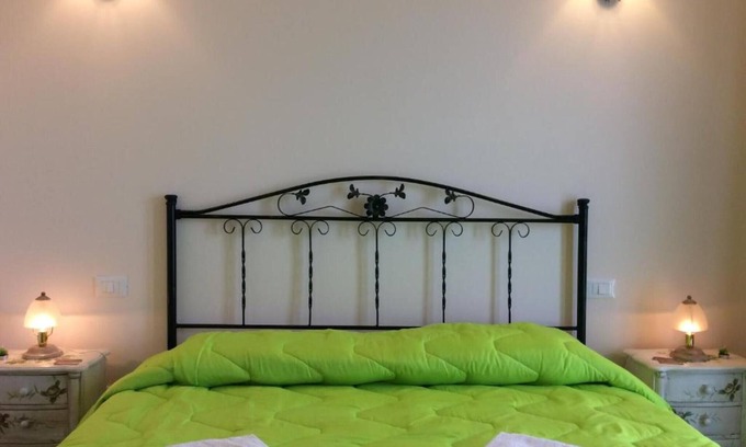 Rilievo Apartment | Room 'Maidda' with Shared Garden, Wi-Fi and Air Conditioning