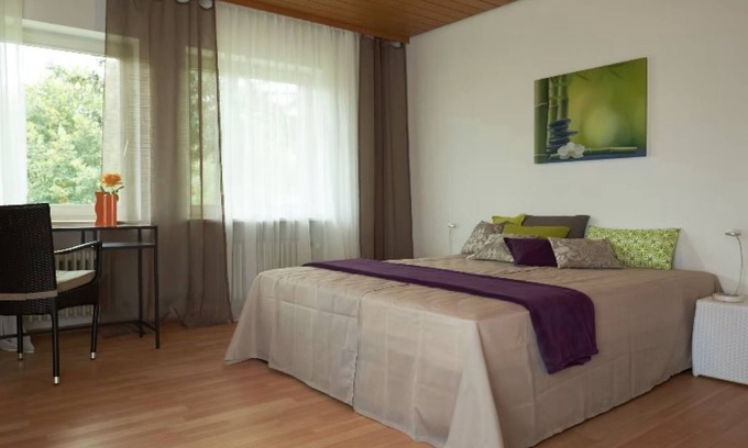 Urberg Apartment | Room 'No. 7' with Shared Terrace and Shared Garden
