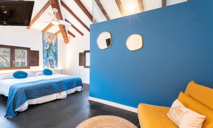 Navajas Apartment | Room 'Rocío' with Mountain View, Wi-Fi and Air Conditioning