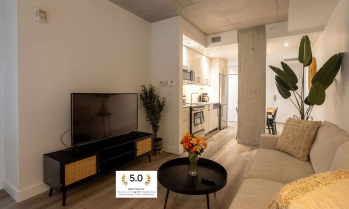 Cite Multimedia Apartment | Roomy 1BR Getaway | MTL Old Port