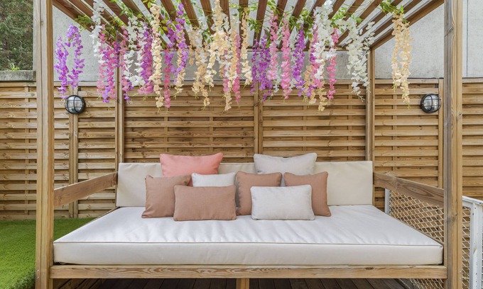 Porte-Dauphine Apartment | Rose & Garden - Eiffel Tower