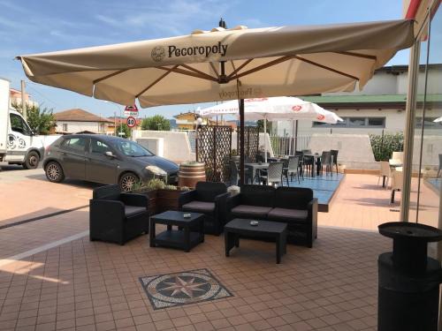 San Martino Bassa Bed & Breakfast | Rosso Di Sera