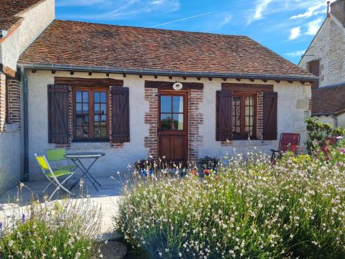 Bonnee Bed & Breakfast | Roulotte confortable avec balcon en bois, climatisation et prêt de vélos, près du Château de Sully - FR-1-590-287