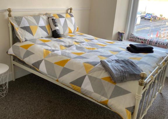 Largs Apartment | Round the back 1 st floor Largs 10 School street Largs