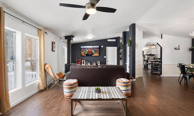 Williams Apartment | Route 66 Pit Stop Grand Canyon in the Morning