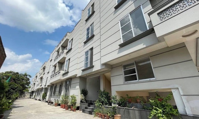Mall Road Apartment | Royal BNB Two bedroom apartment in Lahore, downtown, free parking ,wifi with AC