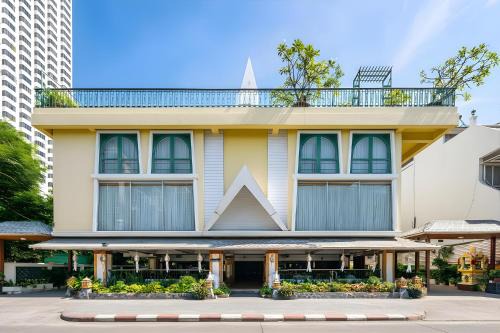 Nana Hotel | Royal Ivory Sukhumvit Nana