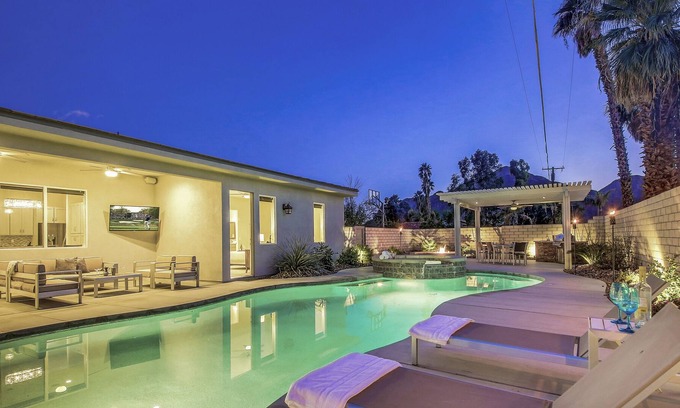 Desert Club Estates House | Royal Palms: Pool, Spa, PingPong, Fire Pit, Games!