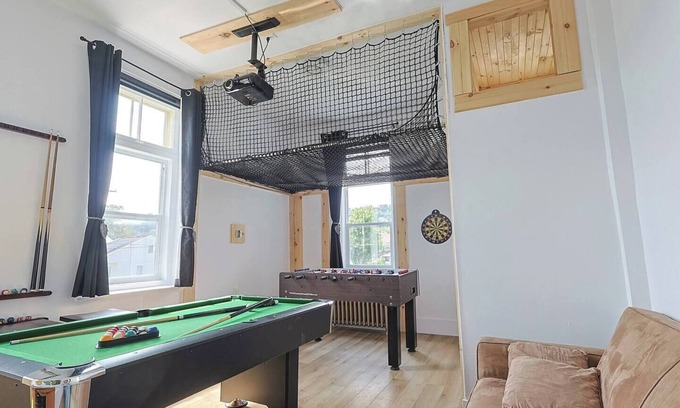 Beaupre House | Royale 1918–6bdr, game room, net, pool & more