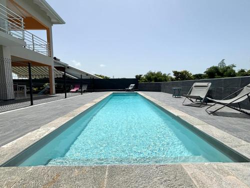 Baie-Mahault Apartment | Rubis - Vue piscine, balcon, proche Destraland