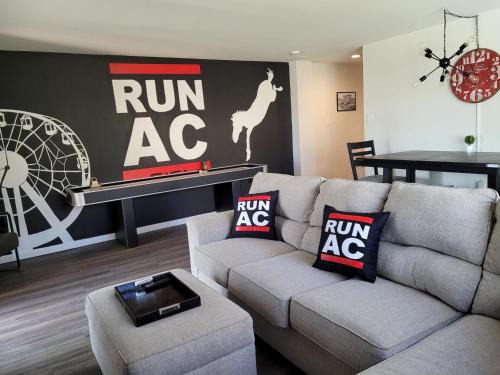 Atlantic City House | Run-AC Villa- Block from Ocean Casino & Waterpark!