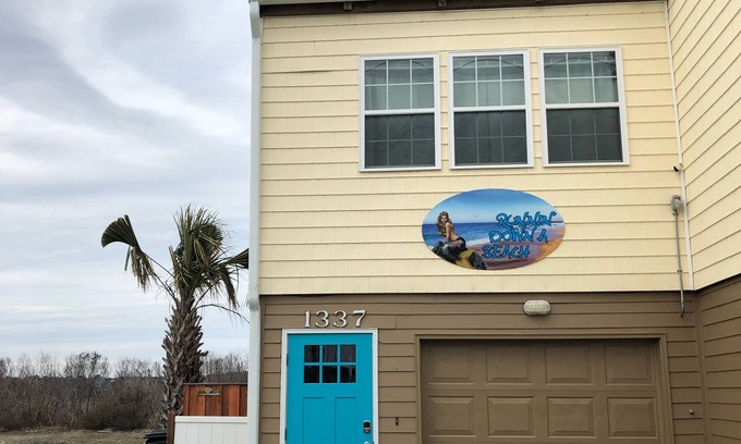 Sneads Ferry House | Runnin' Down A Beach - Updated 3 bedroom home with Ocean views and Bay access ⛱