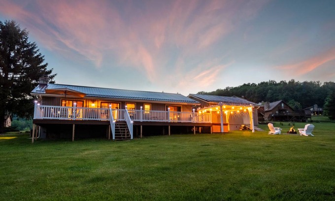 Paradise Point House | Runnin' Down a Dream: Nearby Lake Access, Dog Friendly w/ Hot Tub