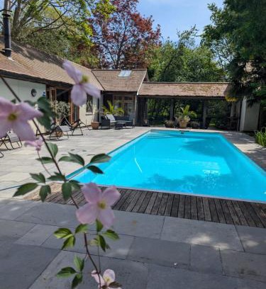 Chichester Apartment | Rural Studio with Shared Pool, Large Gardens & Tennis, Dog Friendly! Chichester Holiday Properties
