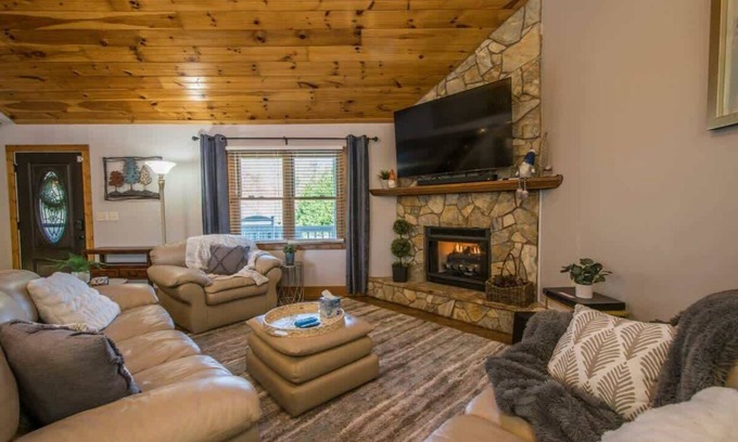 Etowah House | Rustic 4BR w/Deck, Firepit + Darts | Near Golf