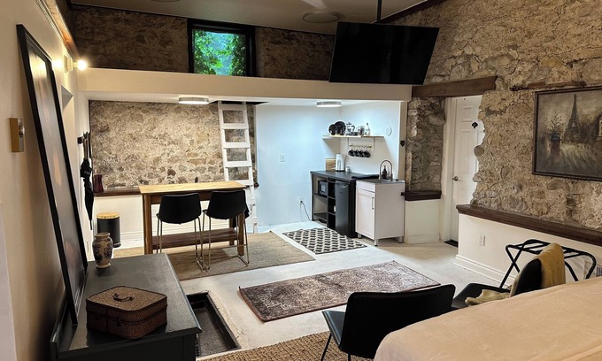 Elora Apartment | Rustic Escape - Private Suite in Downtown Elora