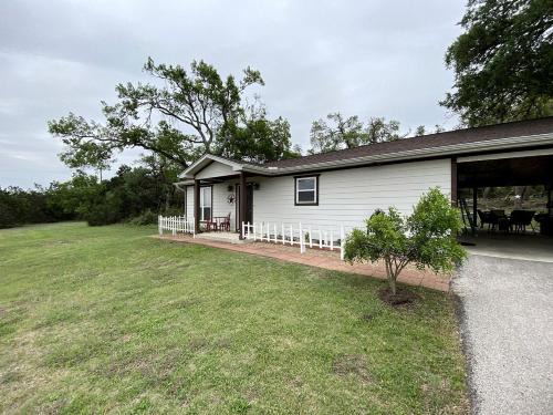 San Marcos House | Rustic Ideal Cottage with Private Garden and Fire Pit in San Marcos, Texas