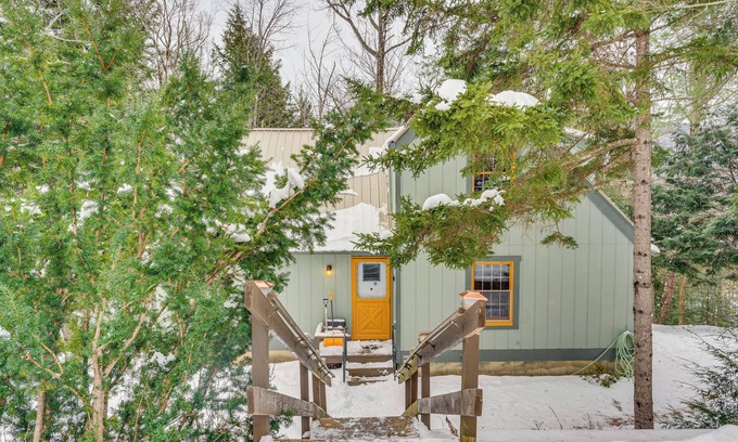 Intervale Cottage | Rustic Intervale Hideaway w/Deck & Wooded Views!