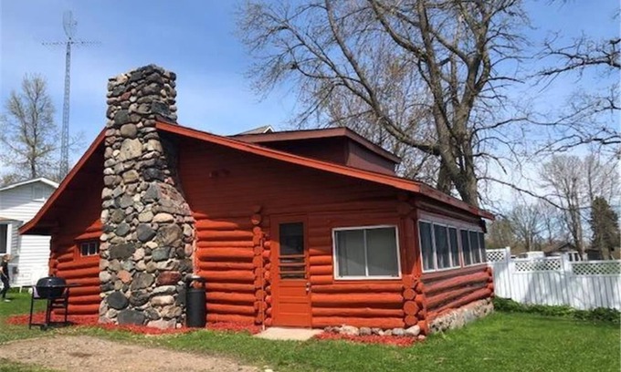 Garrison Resort | Rustic log cabin built in the 1900's! On Private Lake with Great Fishing.