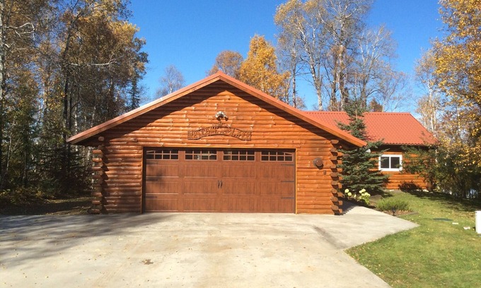 Grand Marais Cabin | Rustic log cabin with large loft 3 total bedrooms rustic log railings