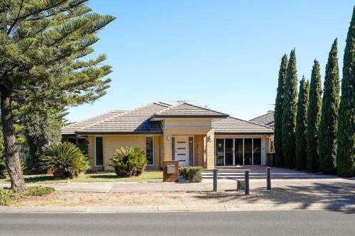 Point Cook House | Rustic Point Cook Family Home near Sanctuary Lakes