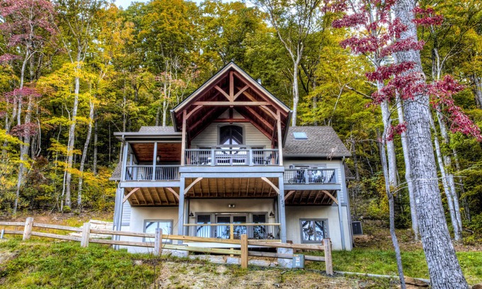 Black Mountain House | Rustic Timber | Luxury Timber Frame in the Heart of Montreat | Streams, Hiking, Close to Asheville