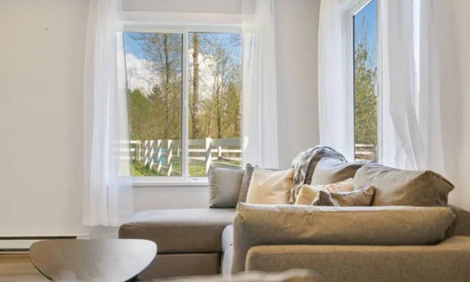 Langley House | Rustic Two Bedroom Langley Getaway