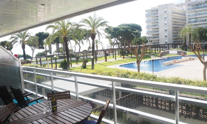 Blanes Apartment | S'abanell central park ii. vistas a la piscina.