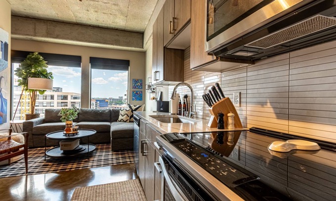 Warehouse District Condo | Sable 702 - Alcove