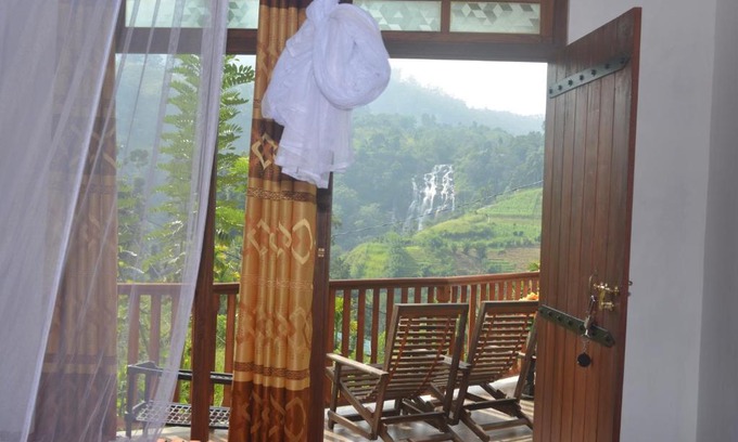 Ella Bed & Breakfast | Saddle Cottage