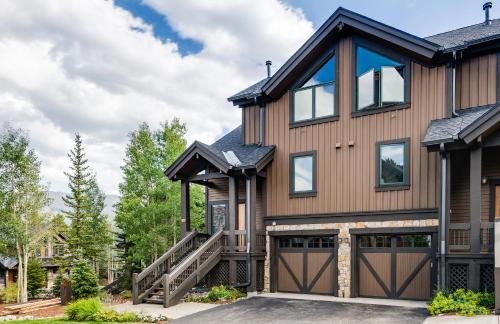 Four O'Clock House | Saddlewood Snowbird Townhome - Ski-In Ski-Out - Hot Tub