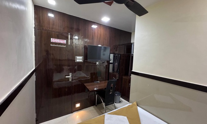 Thane West Hotel | Sai Residency & Dormitory