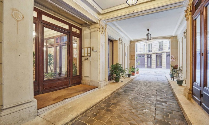 L'Europe Apartment | Saint Honore Luxury Apartment With AC