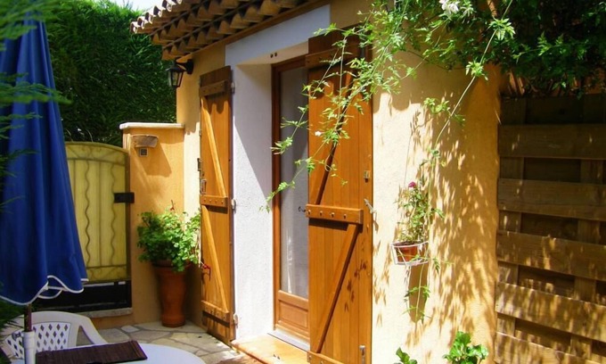 Sainte-Maxime Apartment | Sainte Maxime apartment in Mansion