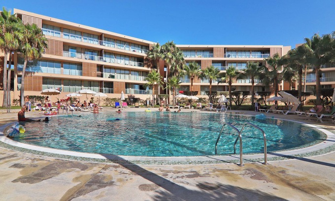 Salgados Apartment | Salgados 4Seasons Apartment with Pool, A/C, Wi-Fi, Garden & Balcony