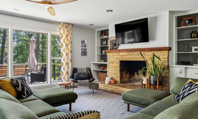 Whispering Pines House | Sample the Sandhills at Six Dixie Lakeside!