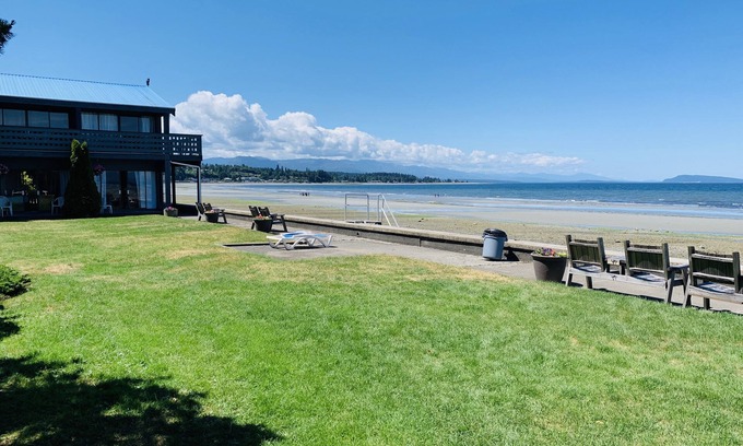 Regional District of Nanaimo Hotel | Sand Pebbles Inn