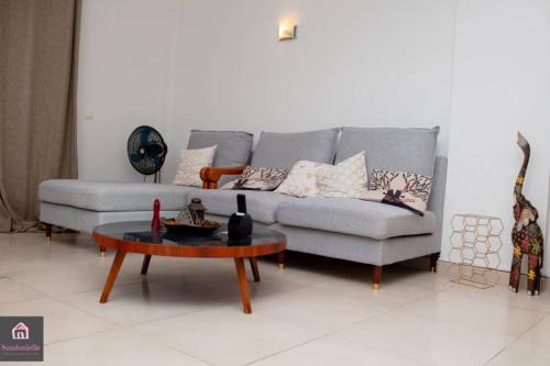 Komo-Mondah Apartment | Sandanielle