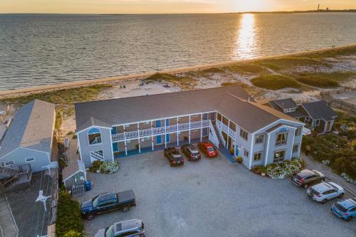 North Truro Hotel | Sandbars Inn - Dog Friendly