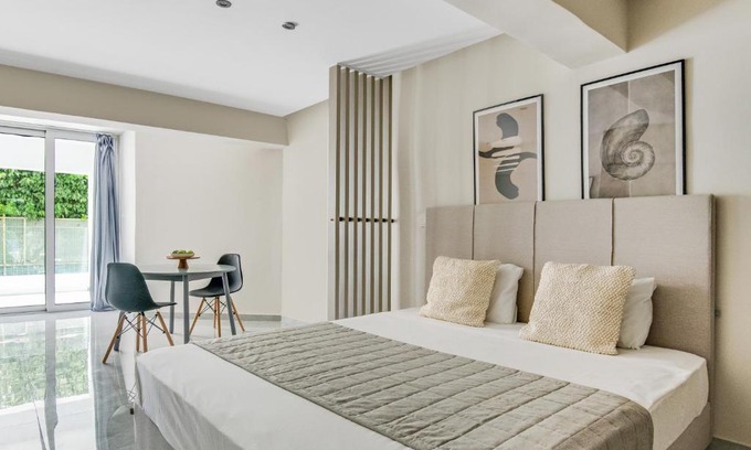Larnaca Apartment | Sanders Crystal