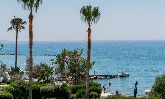 Potamos tis Germasogeias Apartment | Sanders Ermitage on the Beach - Delightful 1-bedroom Apartment With Sea View