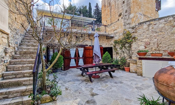 Vasa Koilaniou Apartment | Sanders Village - Lovely Studio w Garden View