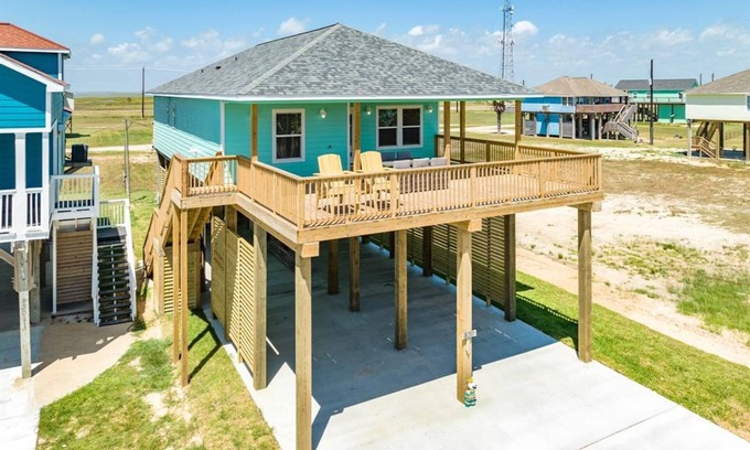 San Luis House | Sandy Shores Beach House in Treasure Island